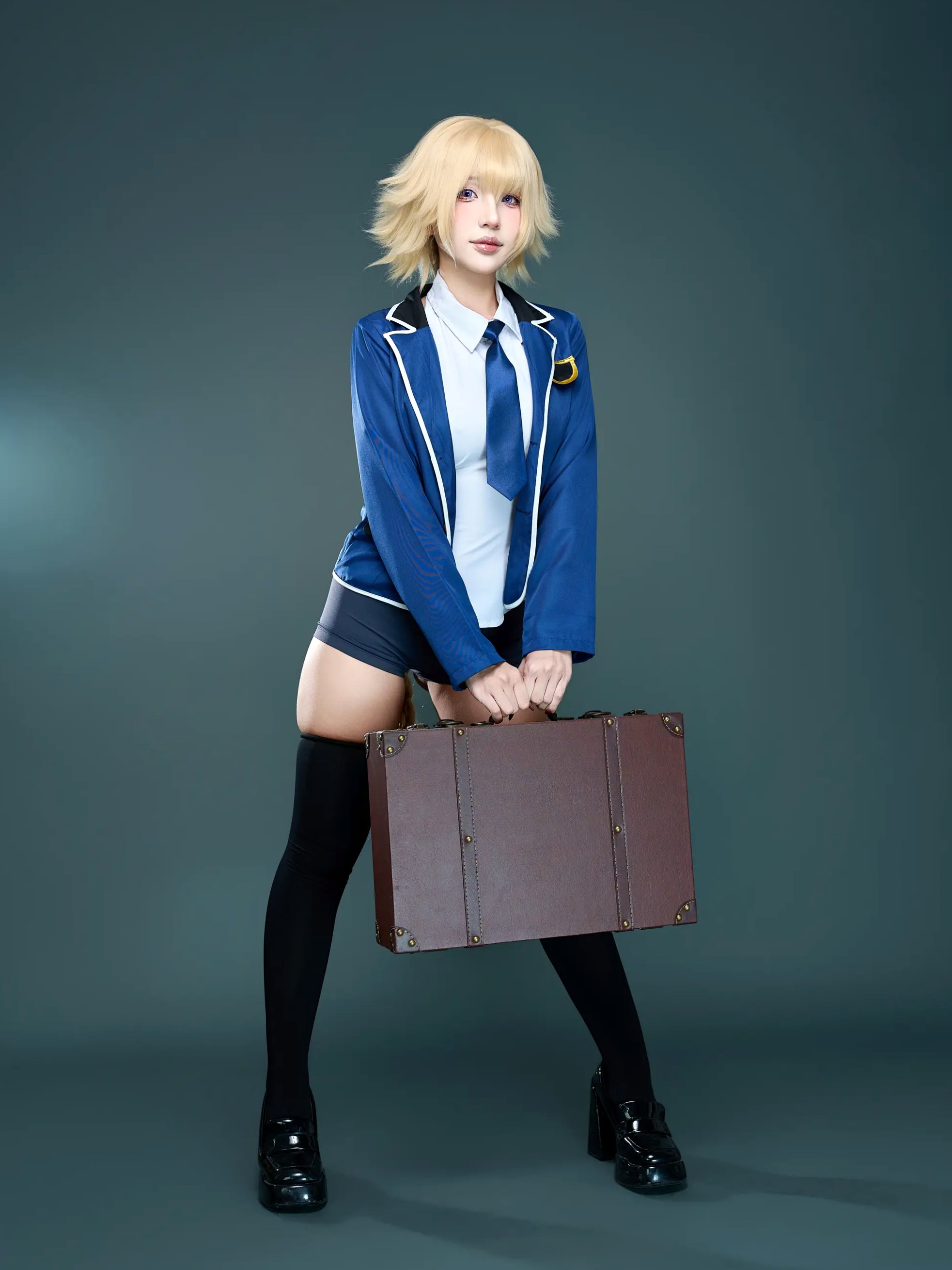 Puy Puy - Jeanne Apocrypha 贞德角色扮演制服黑丝背部纹身美臀私房照