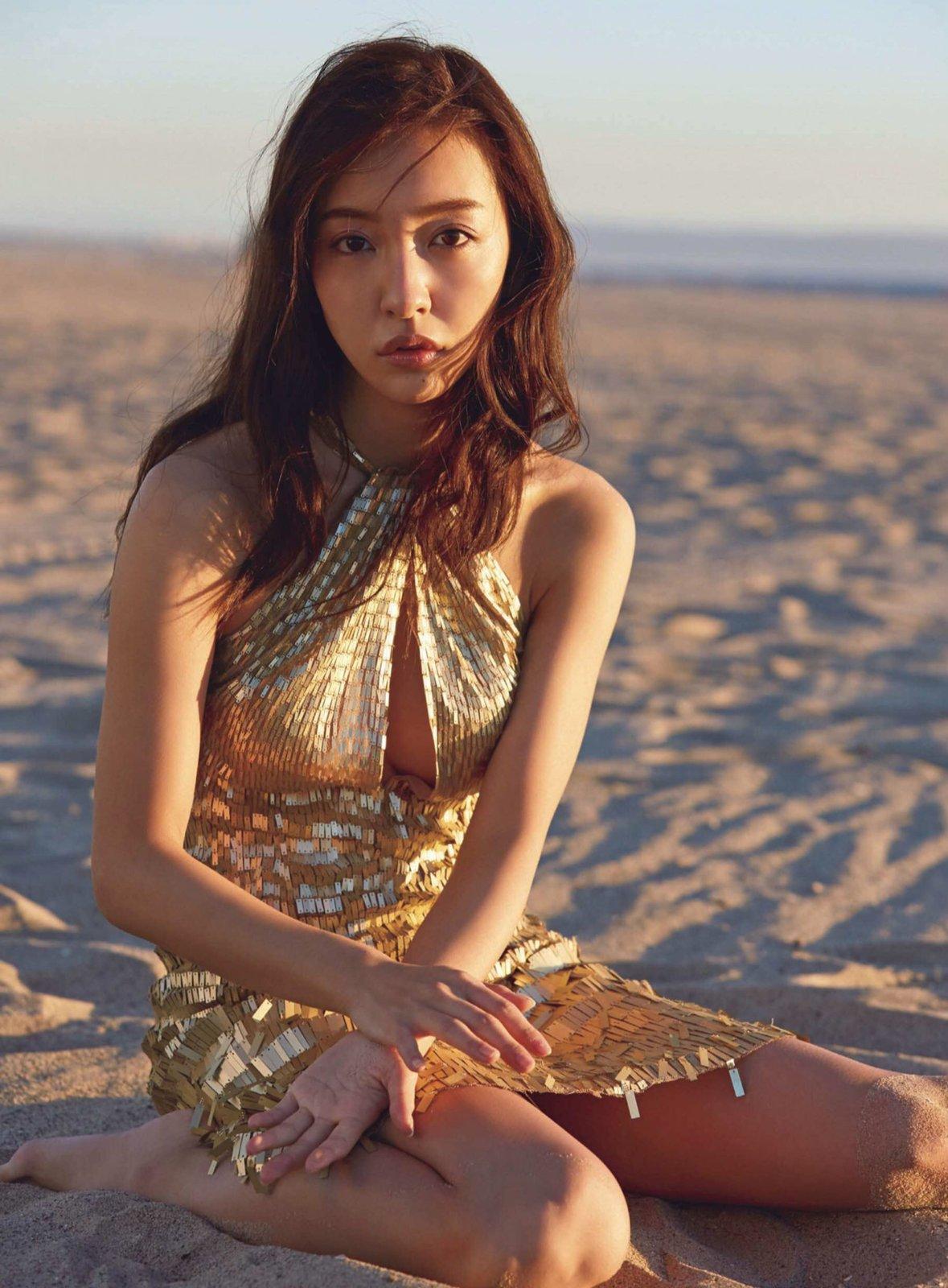 板野友美- 2018年日本周刊杂志写真合辑