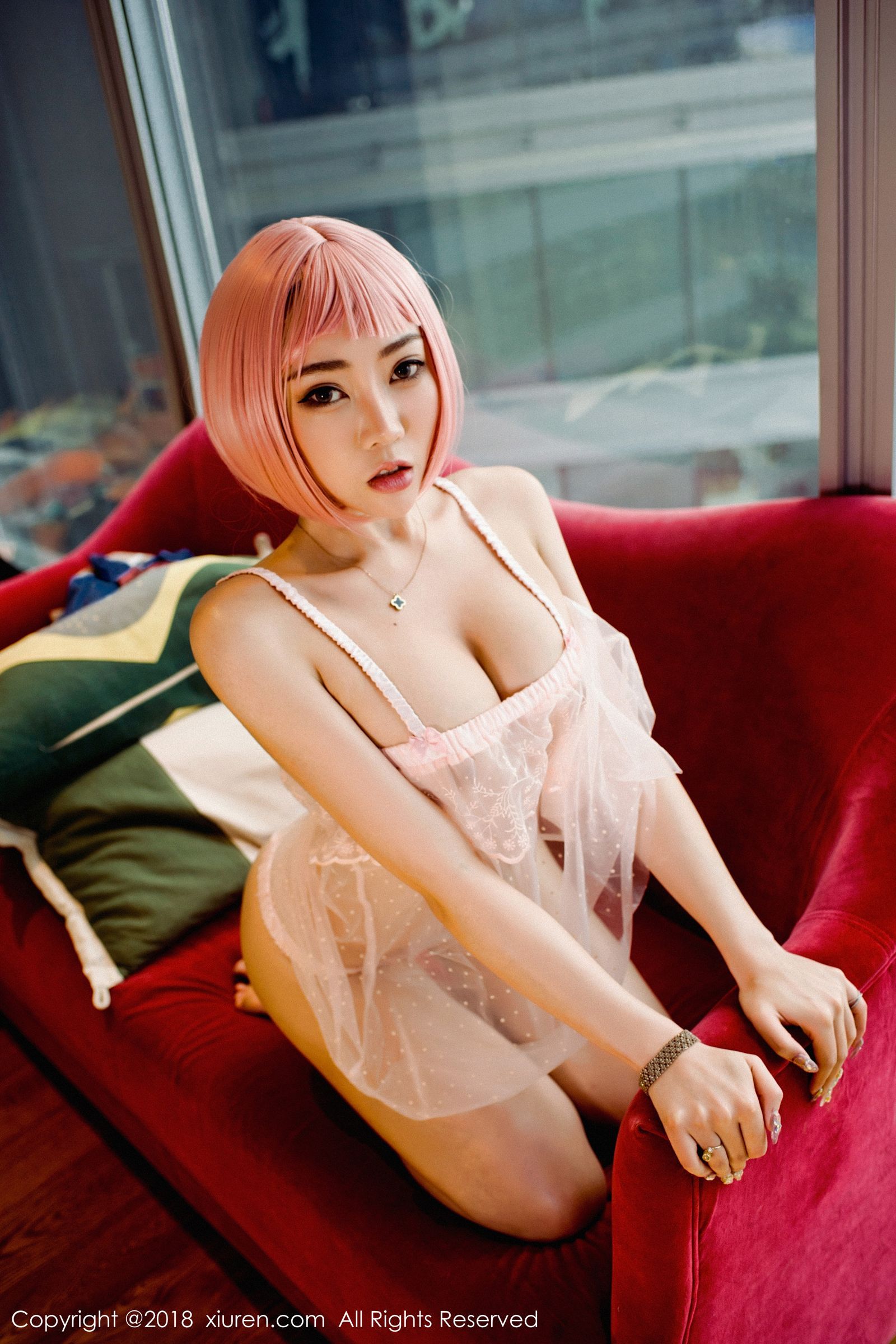 性感美模萌汉药 粉色透明吊带衫