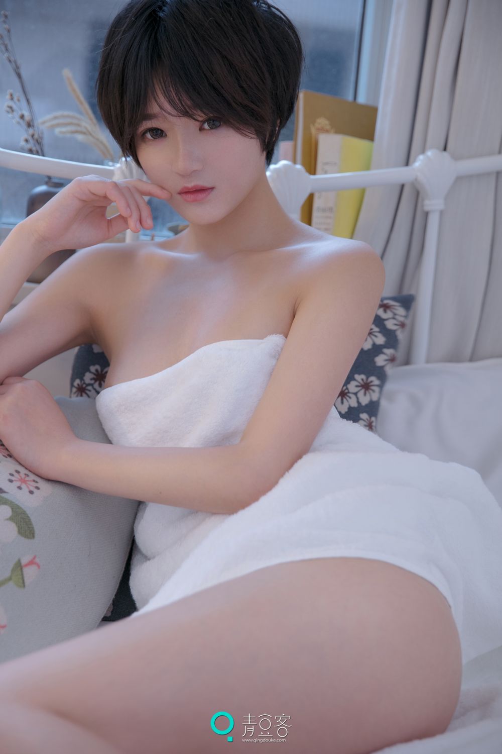 短发精灵悦爷妖精 运动内衣唯美出镜