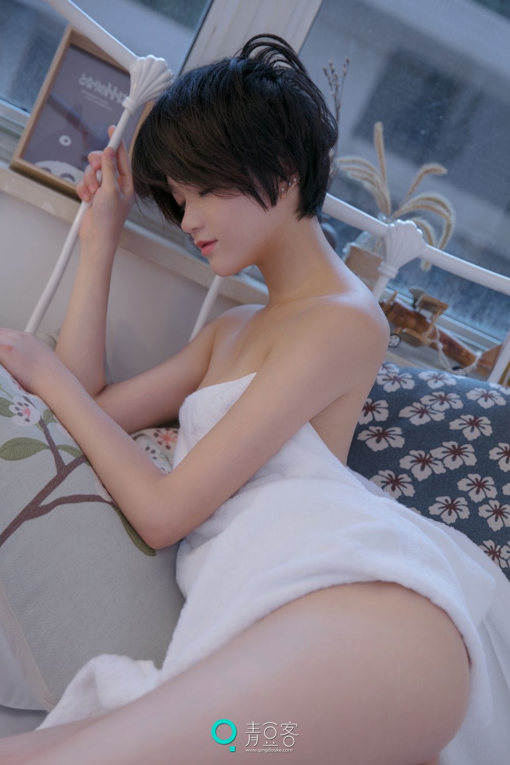 短发精灵悦爷妖精 运动内衣唯美出镜