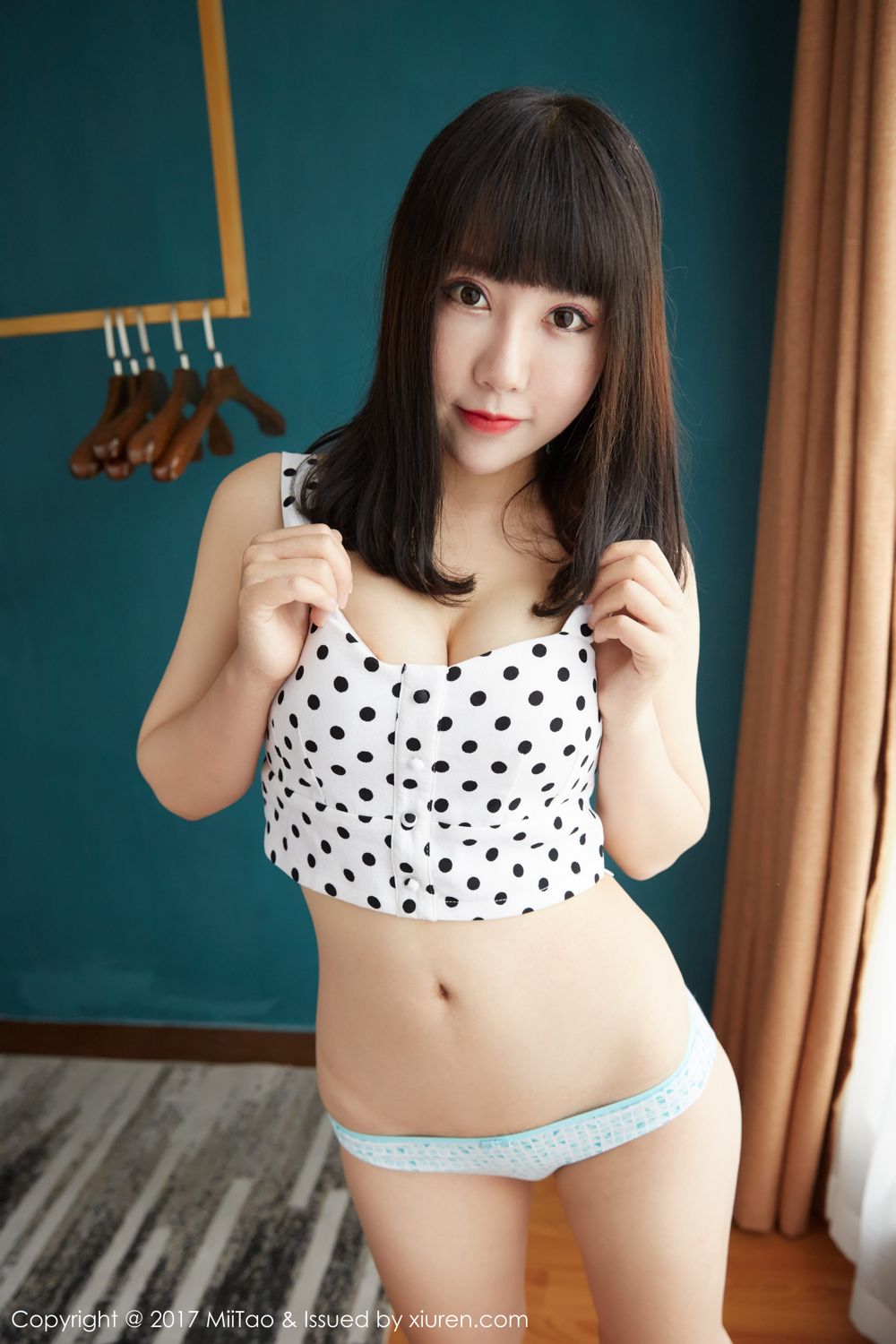 蜜桃の美人雪碧 甜美可爱黑条杉