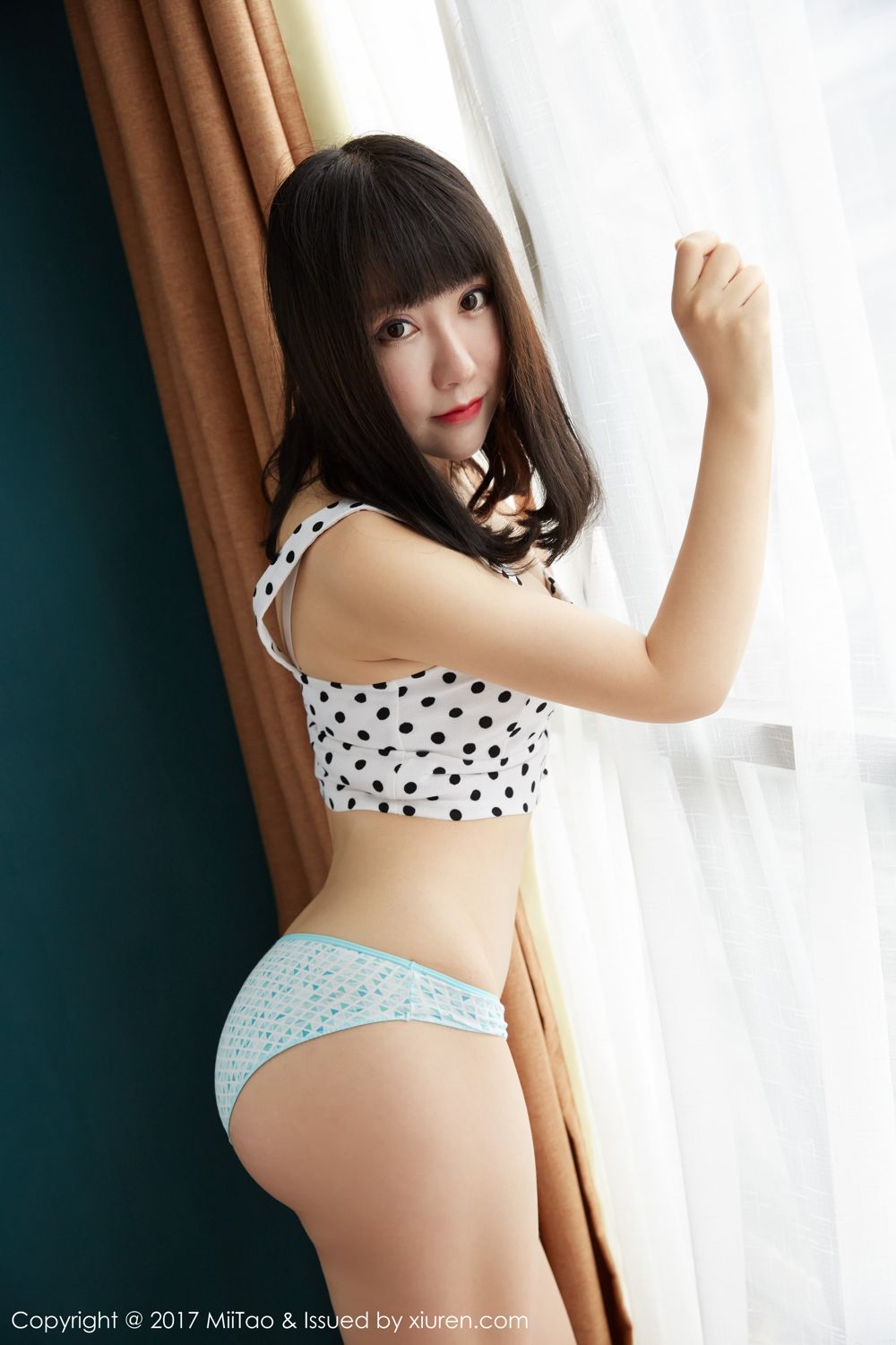 蜜桃の美人雪碧 甜美可爱黑条杉