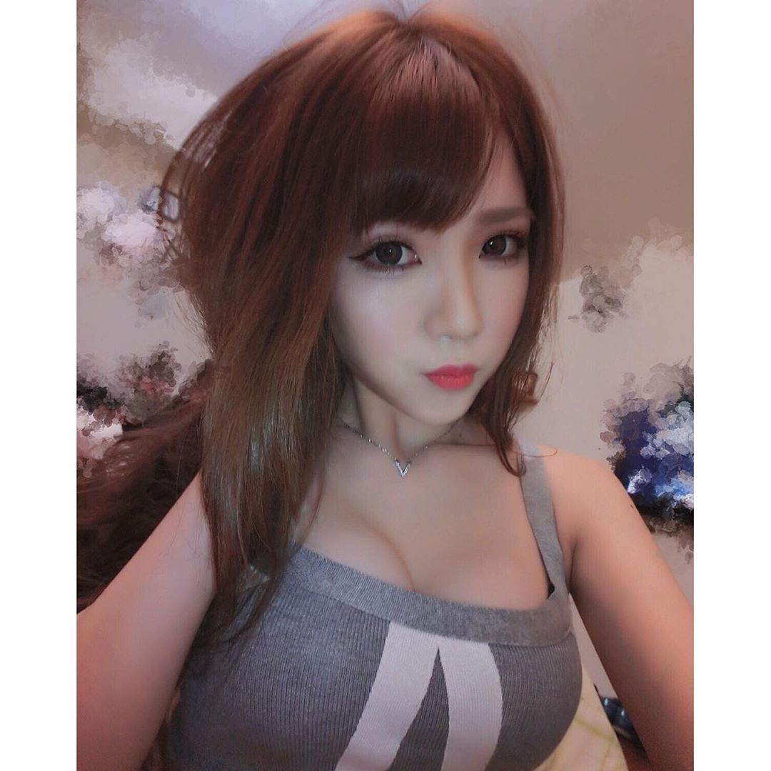 范亚璇 神似洋娃娃的甜美正妹