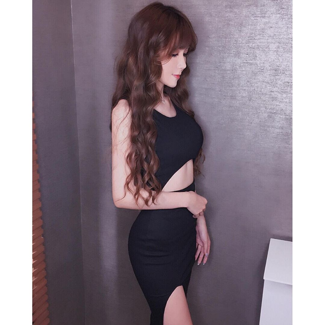 范亚璇 神似洋娃娃的甜美正妹