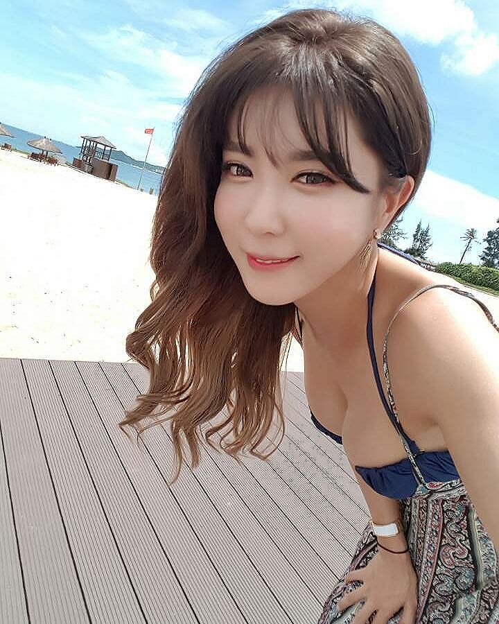 许允美(Heo Yun Mi)- 颜值逆天车模私房照