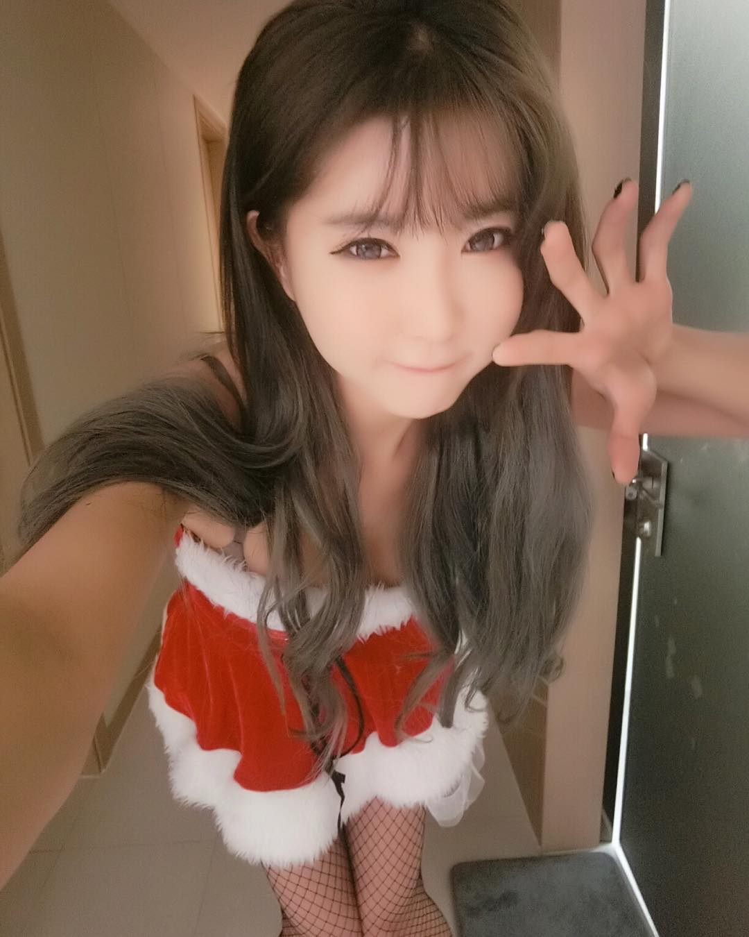 许允美(Heo Yun Mi)- 颜值逆天车模私房照