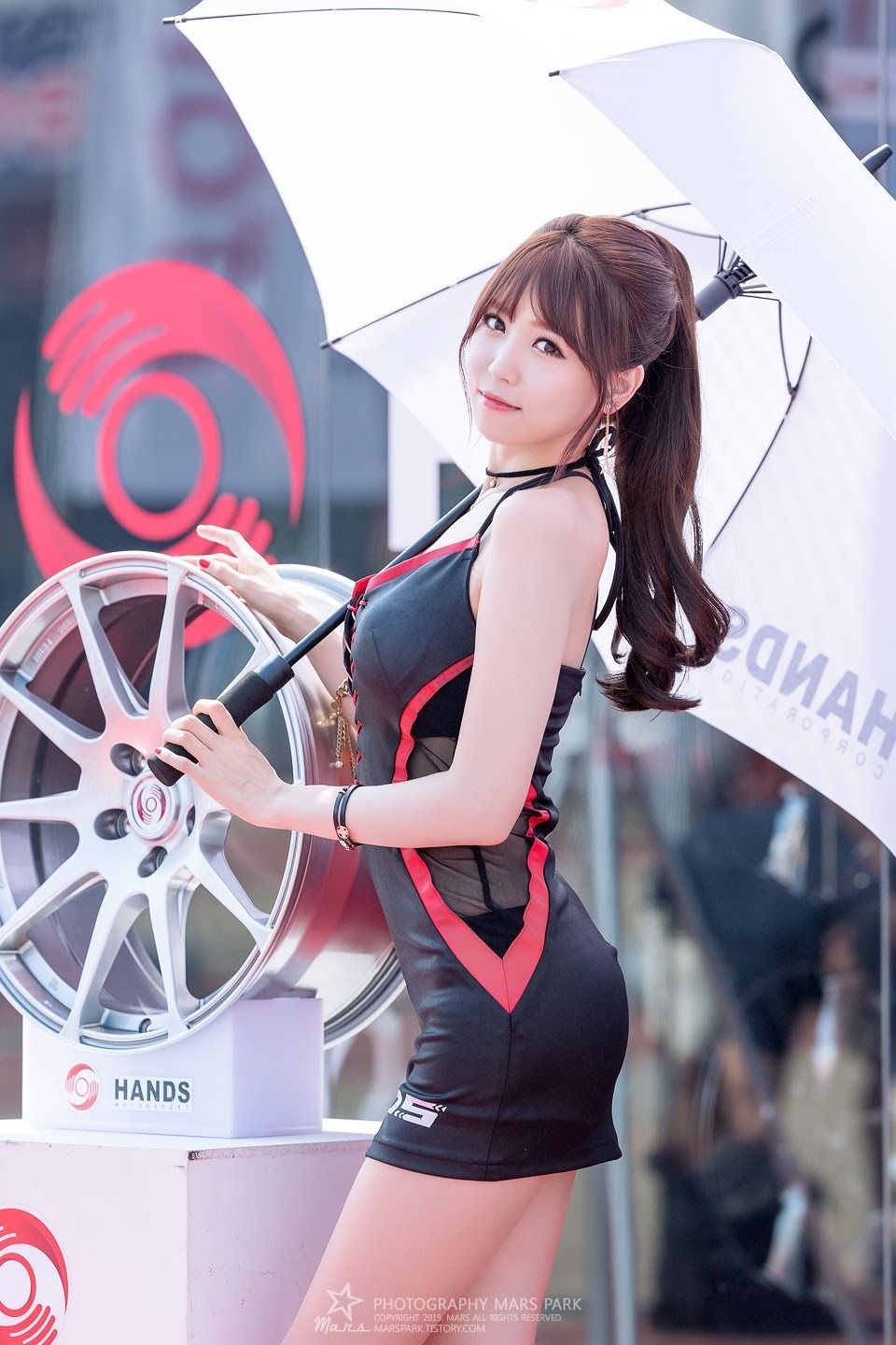 李仁慧- 南韩赛车女郎颜值与气质兼备