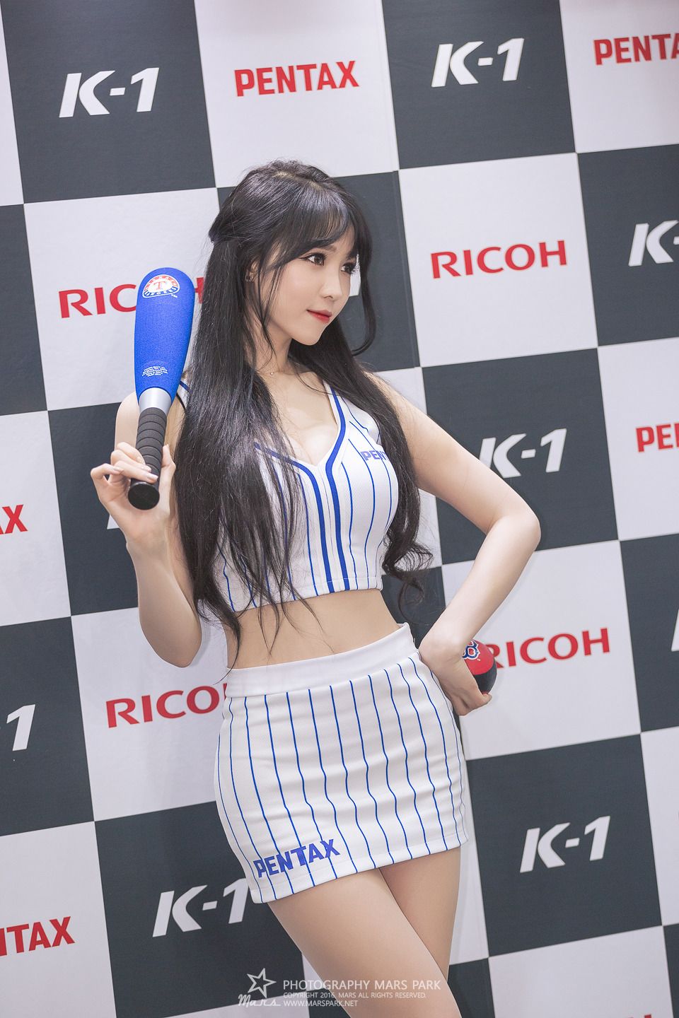 李仁慧- 南韩赛车女郎颜值与气质兼备