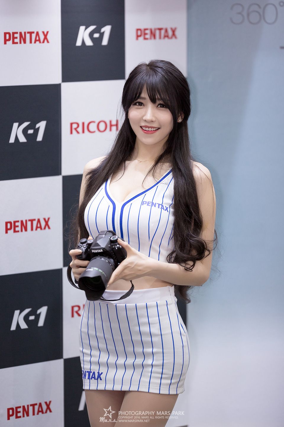 李仁慧- 南韩赛车女郎颜值与气质兼备