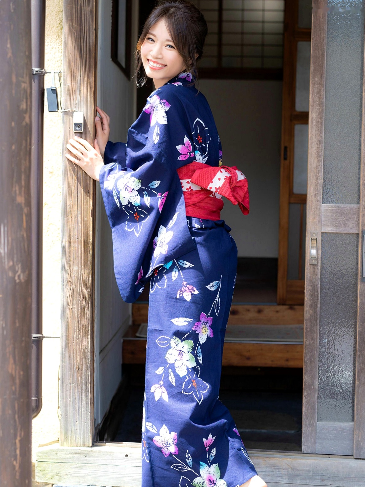 Gallery - 菜乃花写真集:榻榻米上的慵懒私房照,复古和服与性感内衣的极致诱惑,展现昭和风韵的女神魅力日本和服私房照性感女神 菜乃花女神私房照_秀色女神