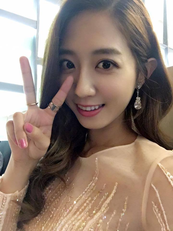 洪诗(洪诗涵) 洋溢着青春气息的比基尼美照