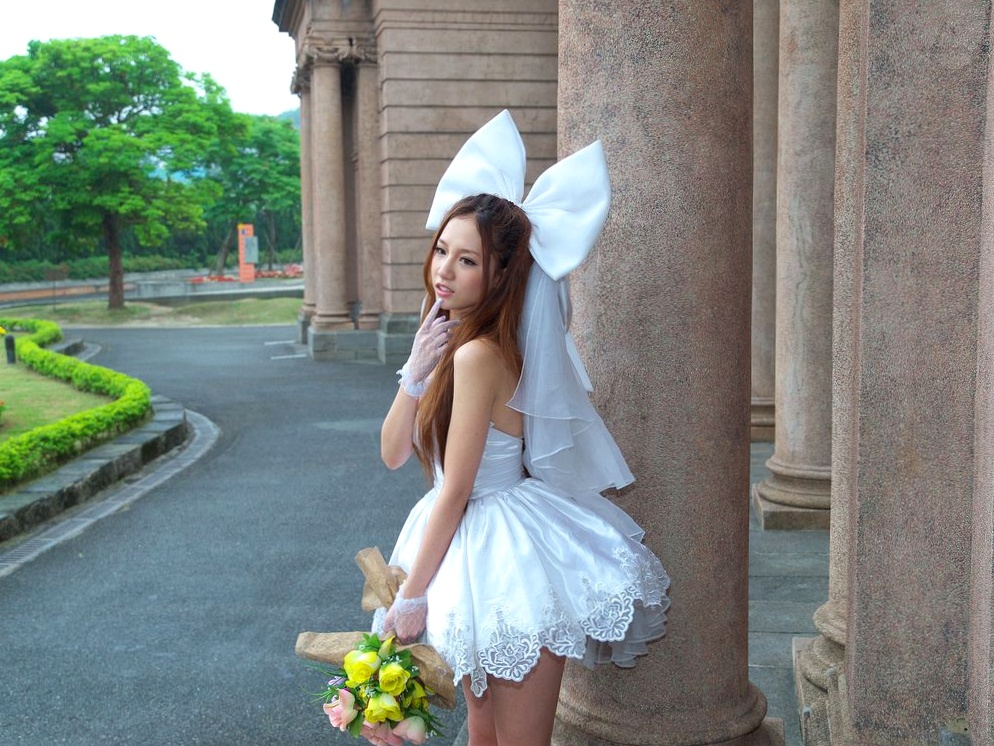 台湾正妹林采缇街拍写真_古典旗袍与活力校服制服诱惑系列