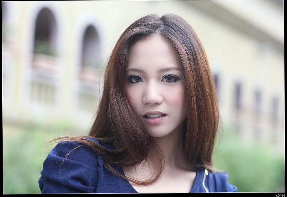 台湾正妹林采缇街拍写真_古典旗袍与活力校服制服诱惑系列