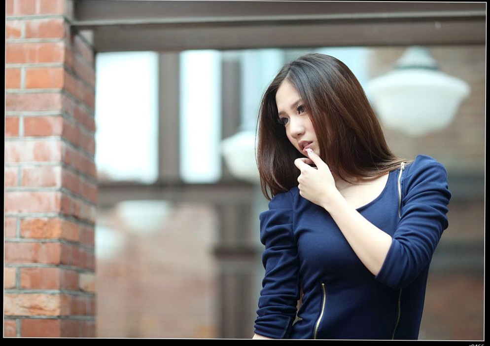 台湾正妹林采缇街拍写真_古典旗袍与活力校服制服诱惑系列