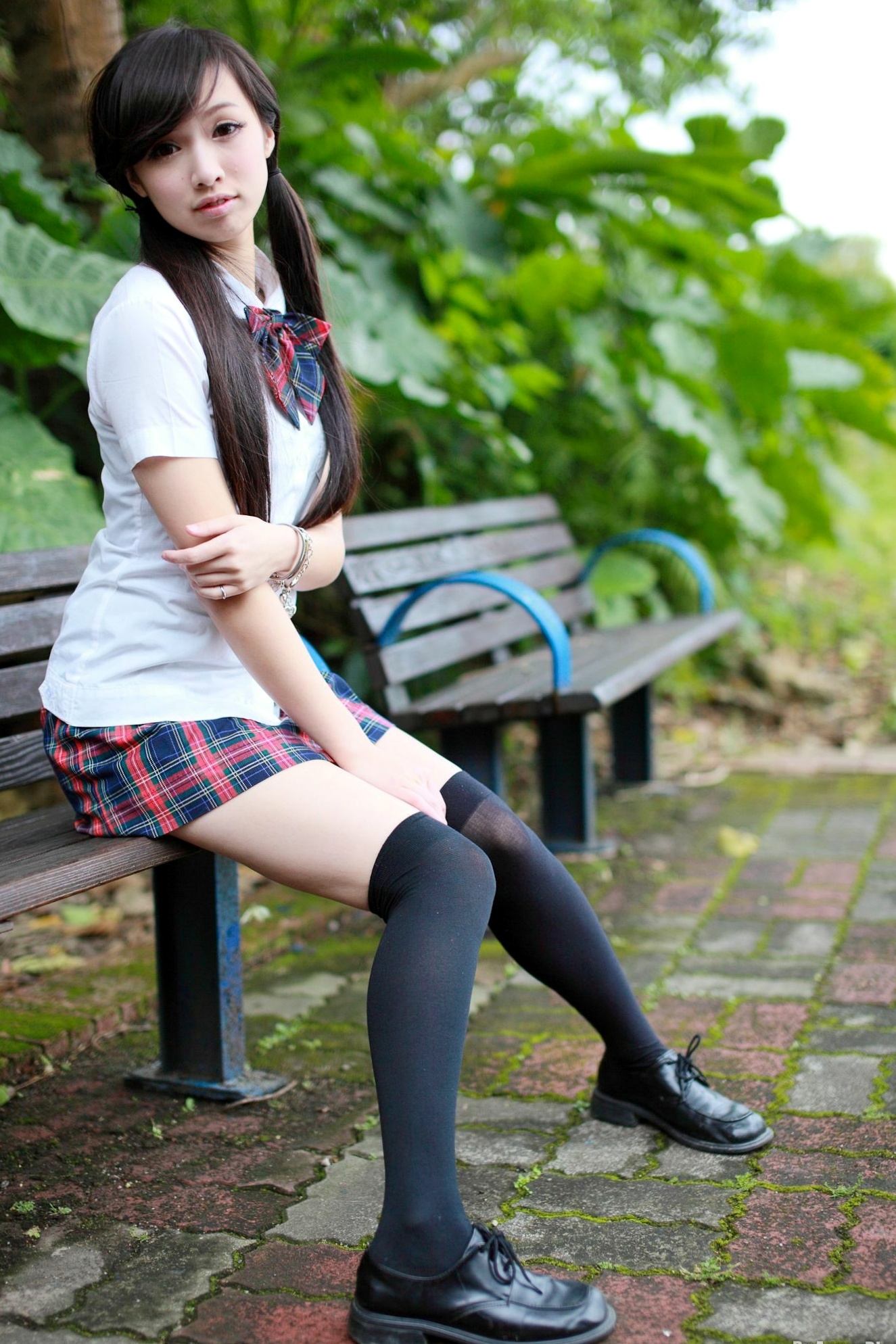 台湾正妹林采缇街拍写真_古典旗袍与活力校服制服诱惑系列