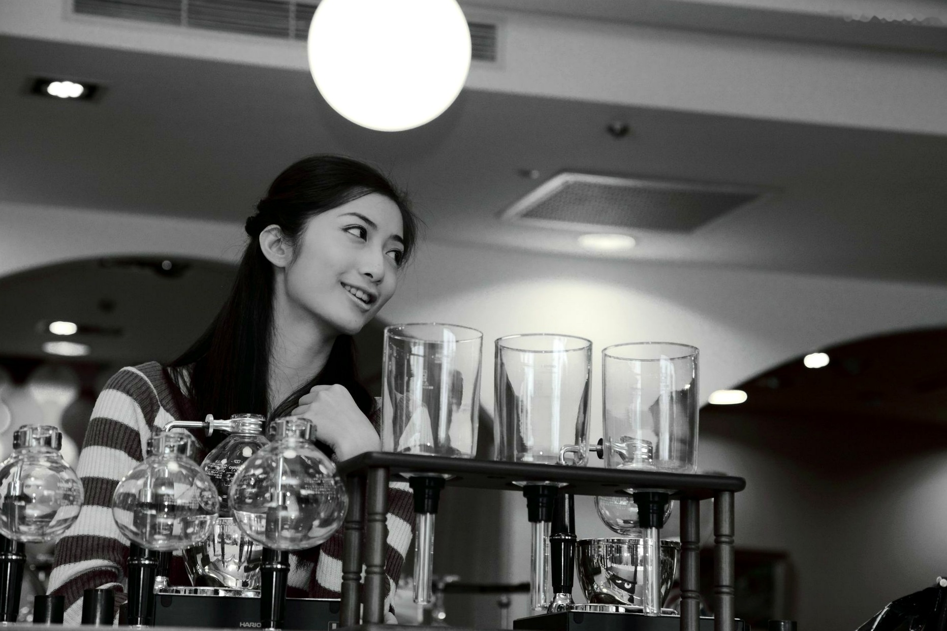 台湾正妹Emily私人写真,酒店制服诱惑与居家休闲风格,清纯甜美气质女神高清套图集