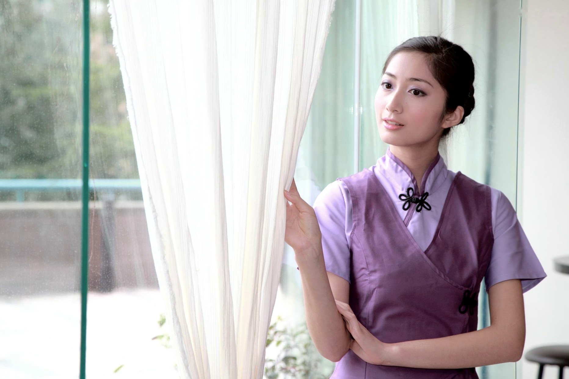 台湾正妹Emily私人写真,酒店制服诱惑与居家休闲风格,清纯甜美气质女神高清套图集