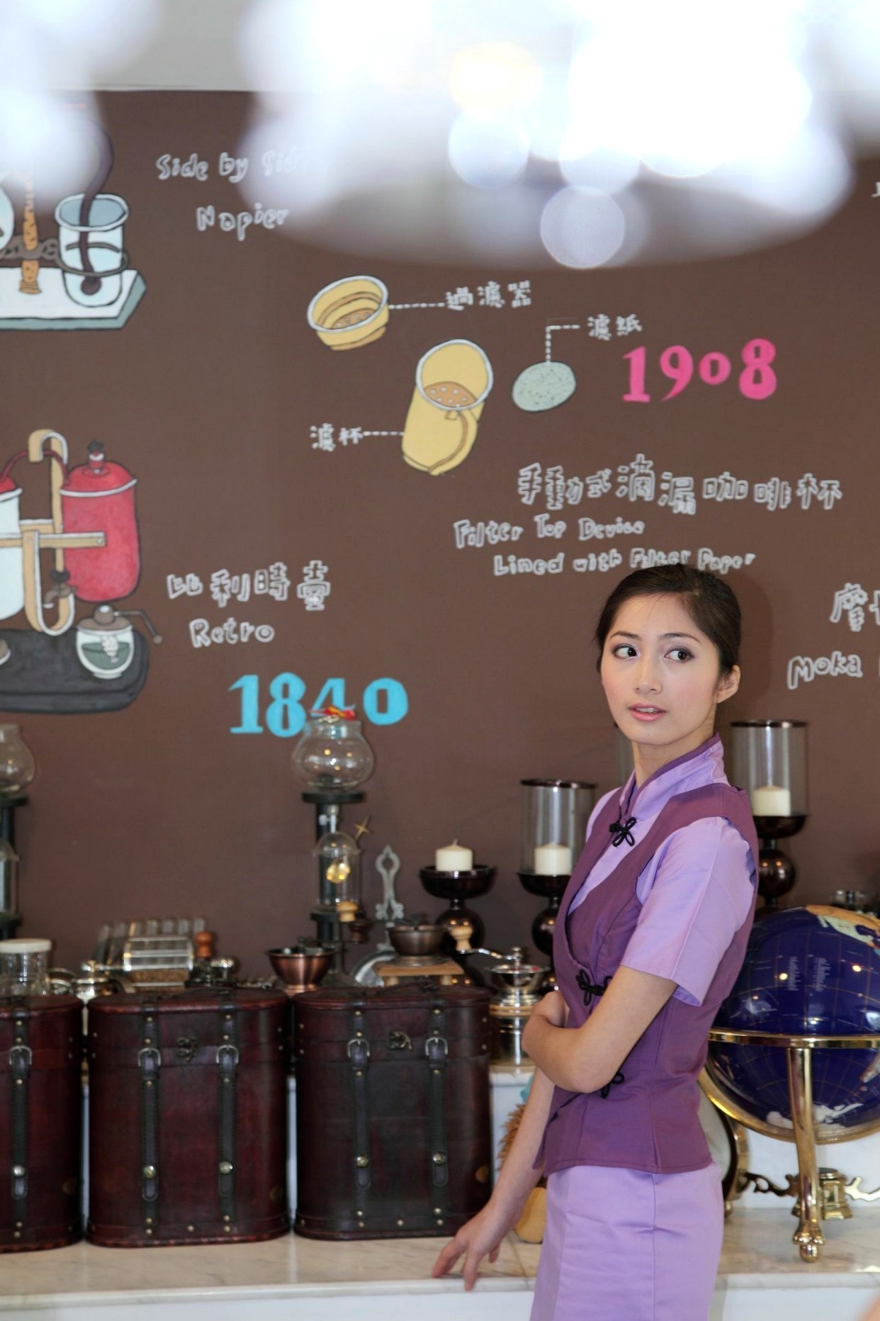 台湾正妹Emily私人写真,酒店制服诱惑与居家休闲风格,清纯甜美气质女神高清套图集