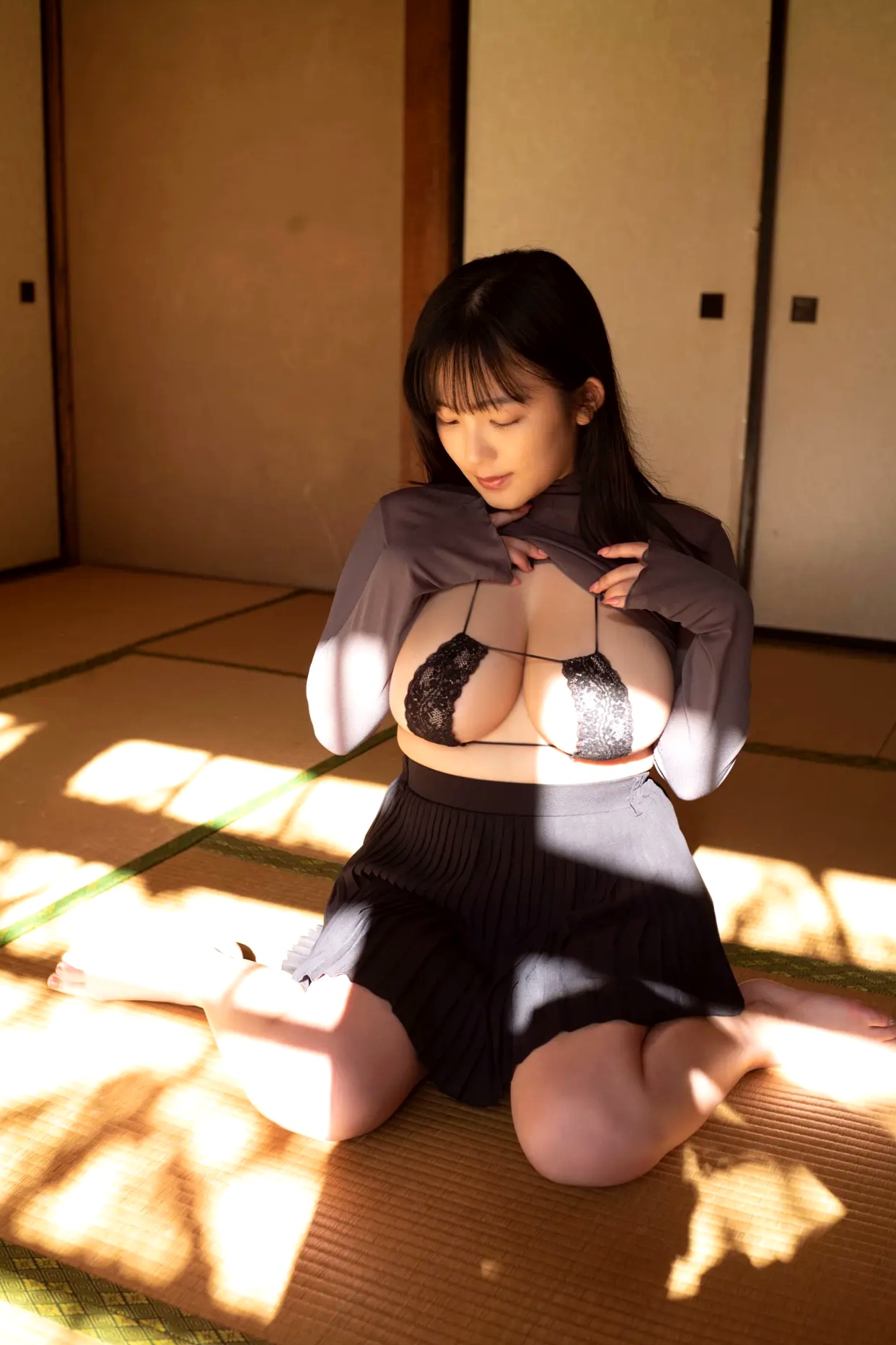 《天木じゅん - じゅんなキモチ》日式榻榻米家居私房写真 童颜巨乳性感诱惑
