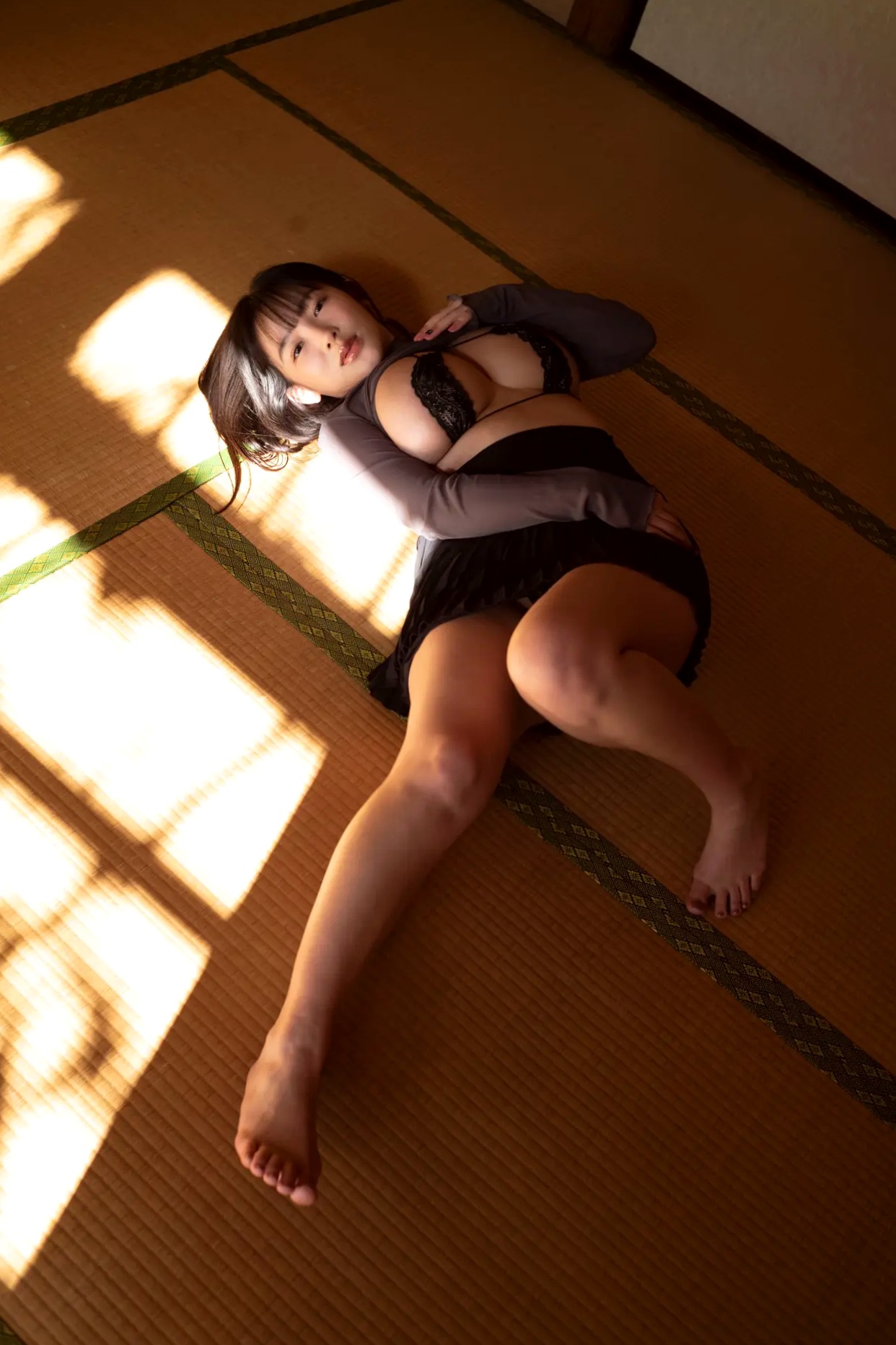 《天木じゅん - じゅんなキモチ》日式榻榻米家居私房写真 童颜巨乳性感诱惑