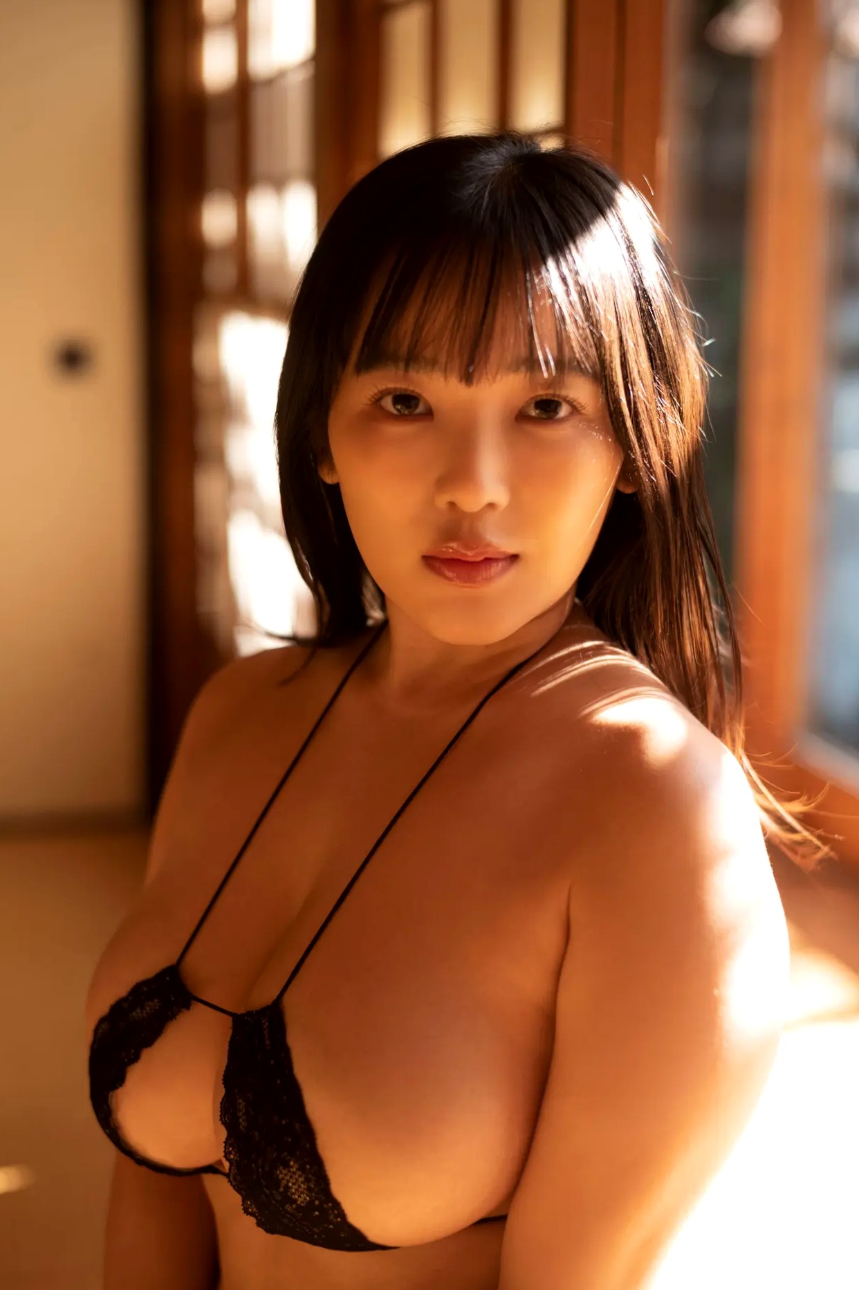 《天木じゅん - じゅんなキモチ》日式榻榻米家居私房写真 童颜巨乳性感诱惑