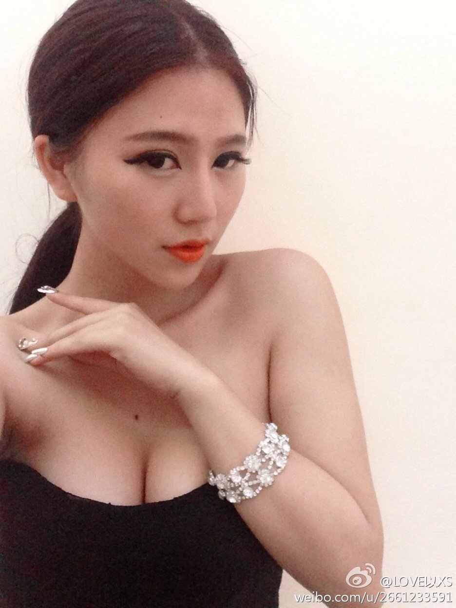 梦云 微博F90超胸涌私房照诱惑写真图