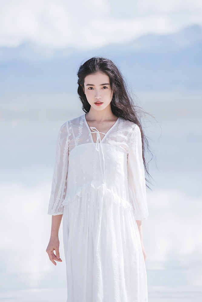 张辛苑 气质女神唯美写真图