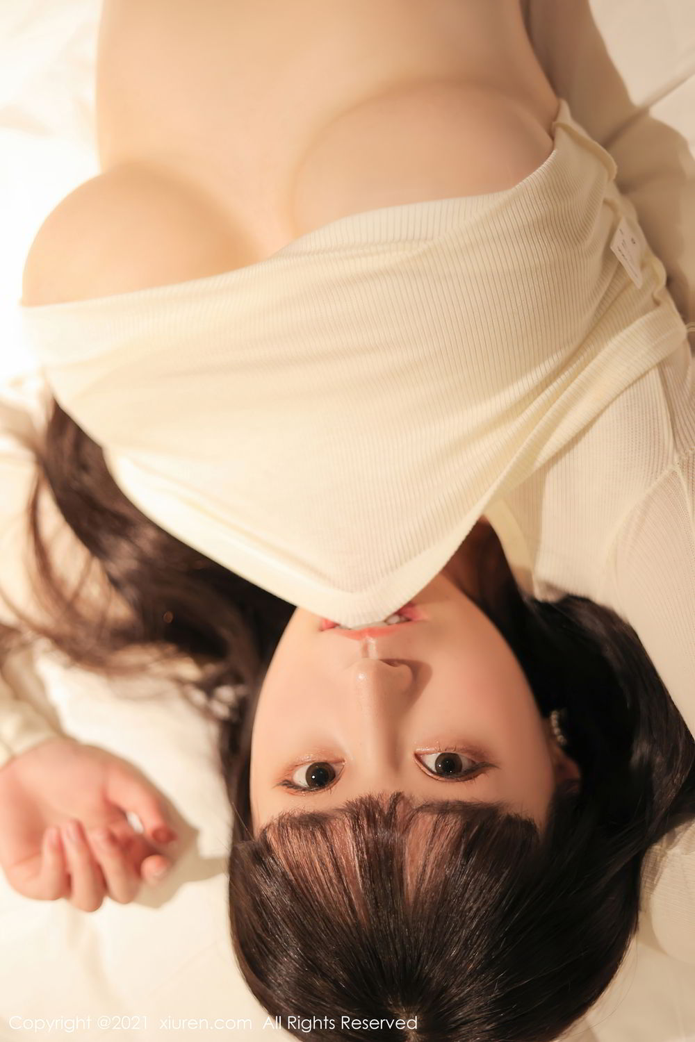 带着同事回家吃晚饭 朱可儿硬着头皮陪酒