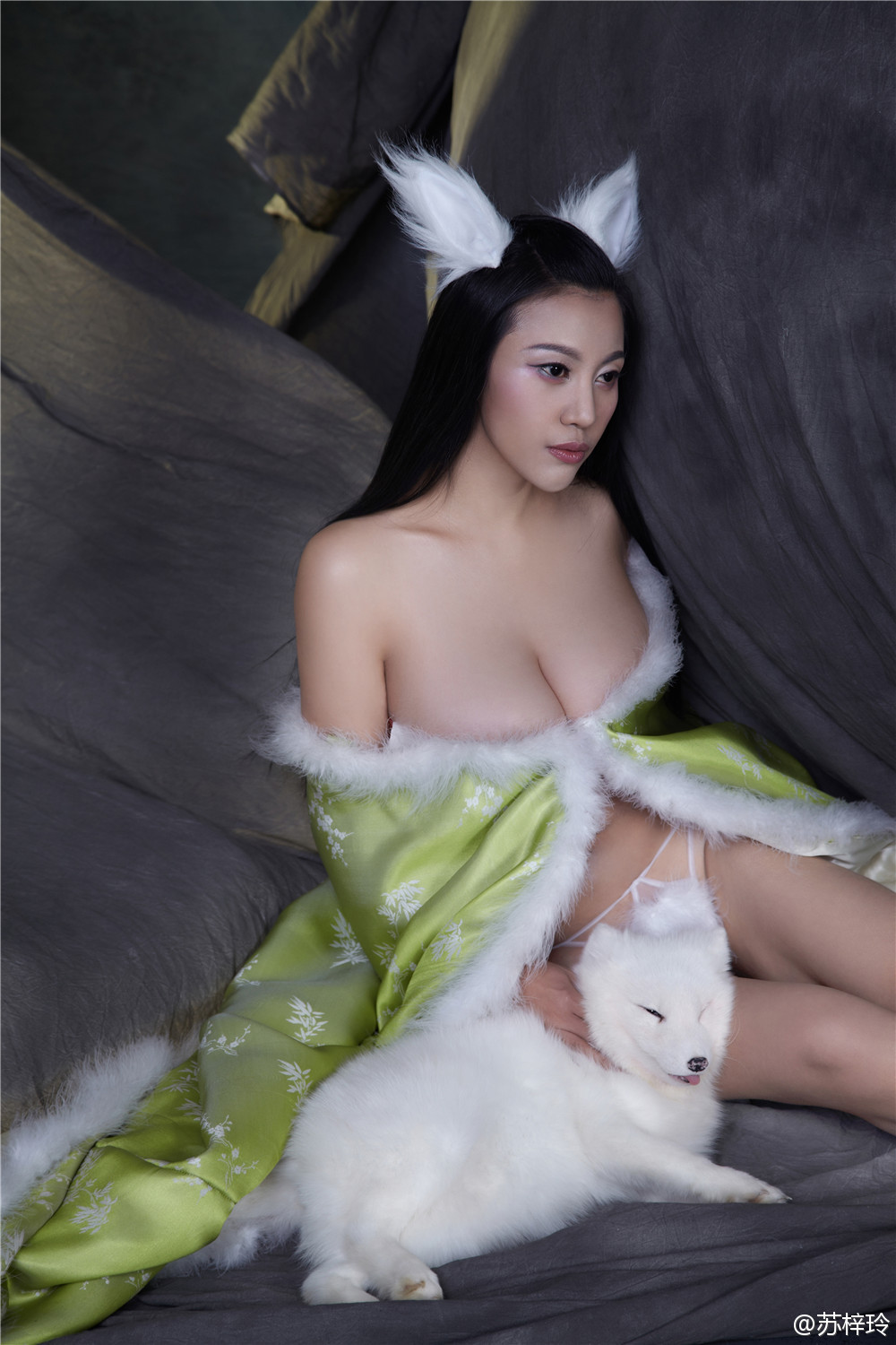 苏梓玲 大胆豪放写真图《疯狂原始人》