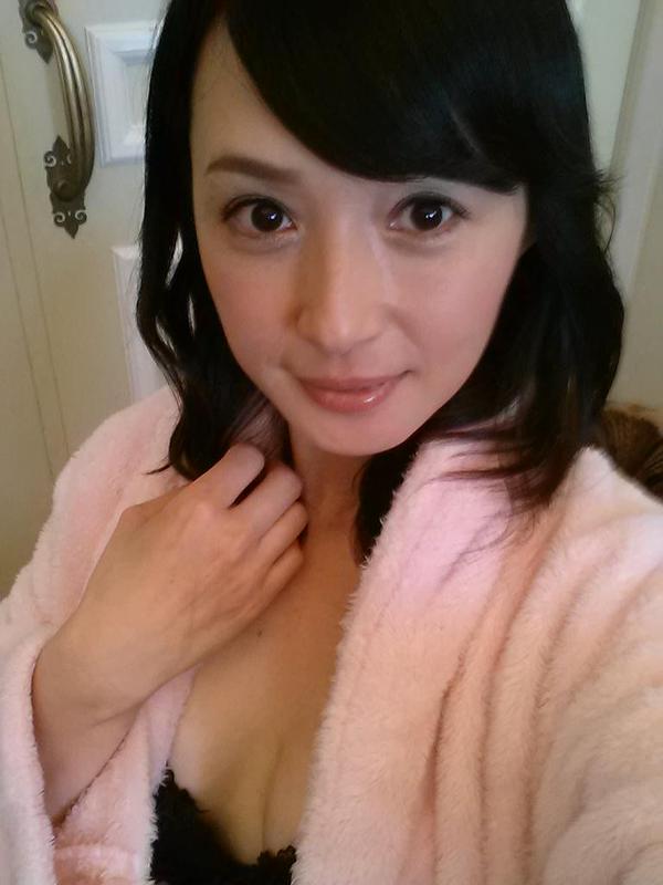安野由美 美艳私房照诱惑写真图