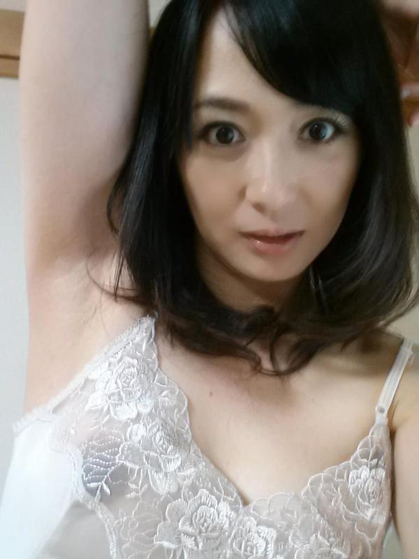 安野由美 美艳私房照诱惑写真图