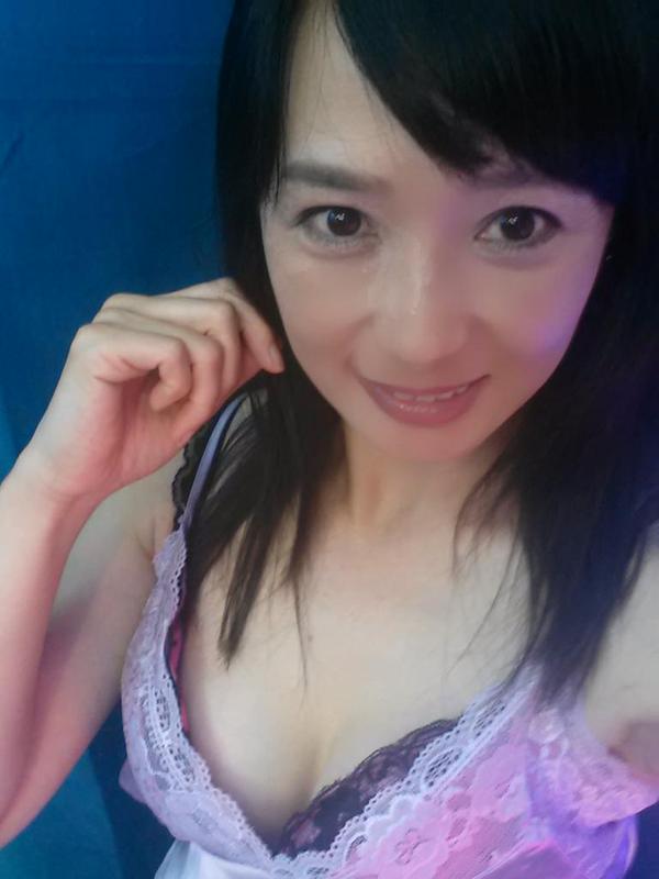 安野由美 美艳私房照诱惑写真图