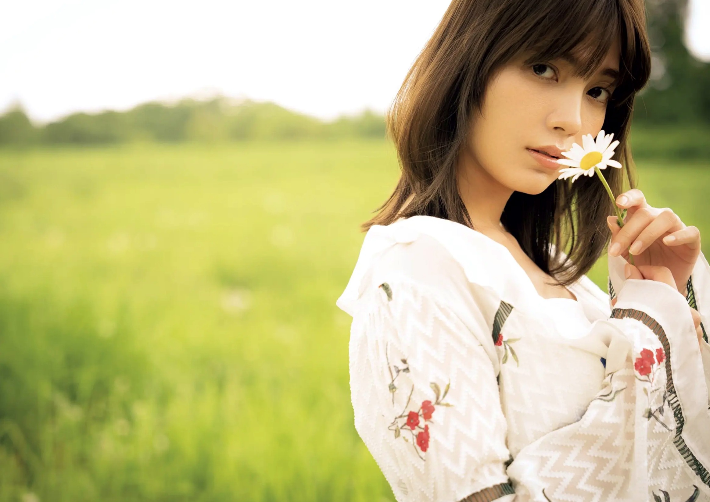 《南里美希 - jamais vu》日本女神清纯街拍与沙滩大尺度性感湿身写真