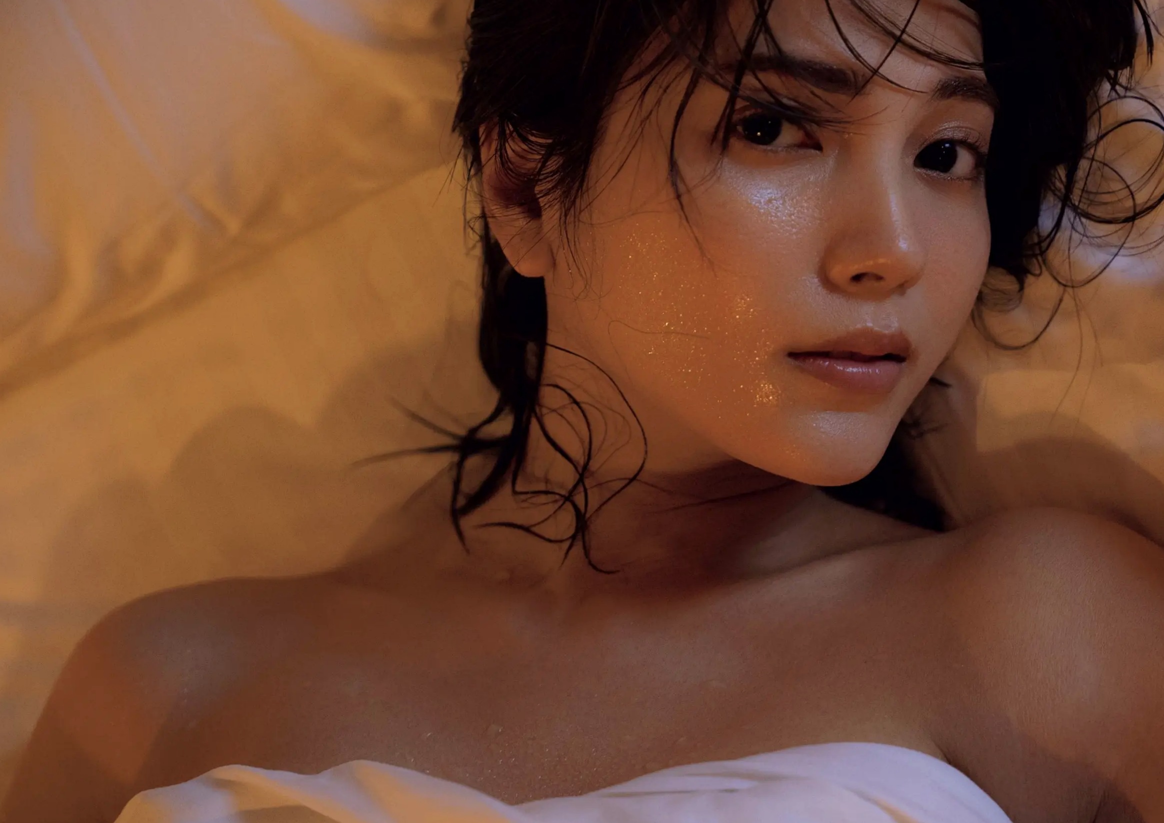 《南里美希 - jamais vu》日本女神清纯街拍与沙滩大尺度性感湿身写真
