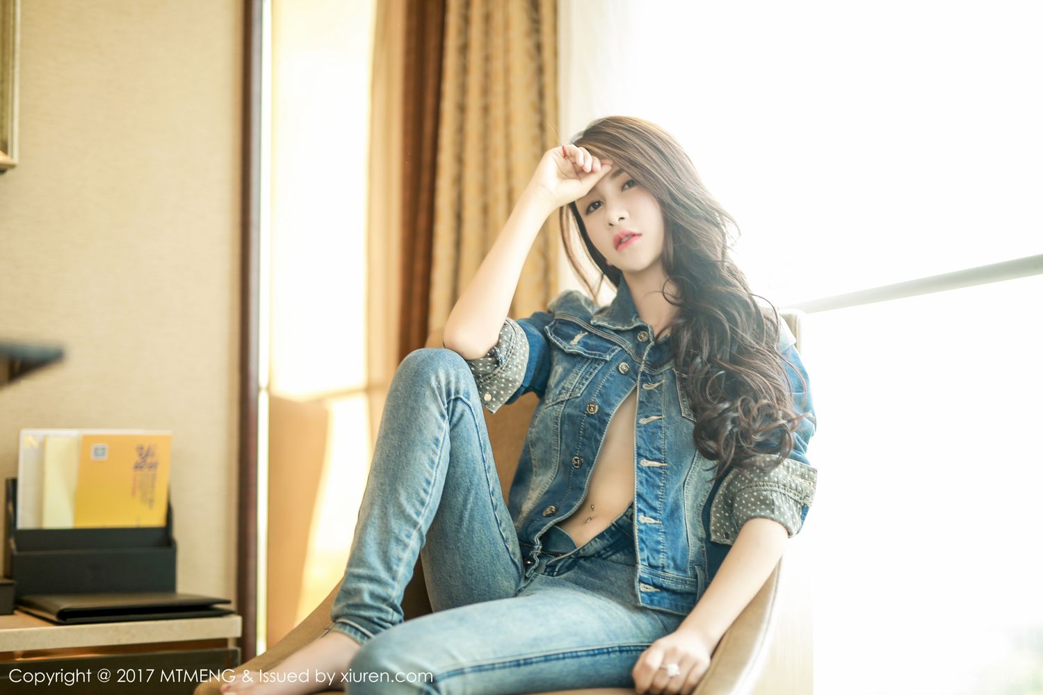 美人李李七七喜喜 香肩玉足牛仔服