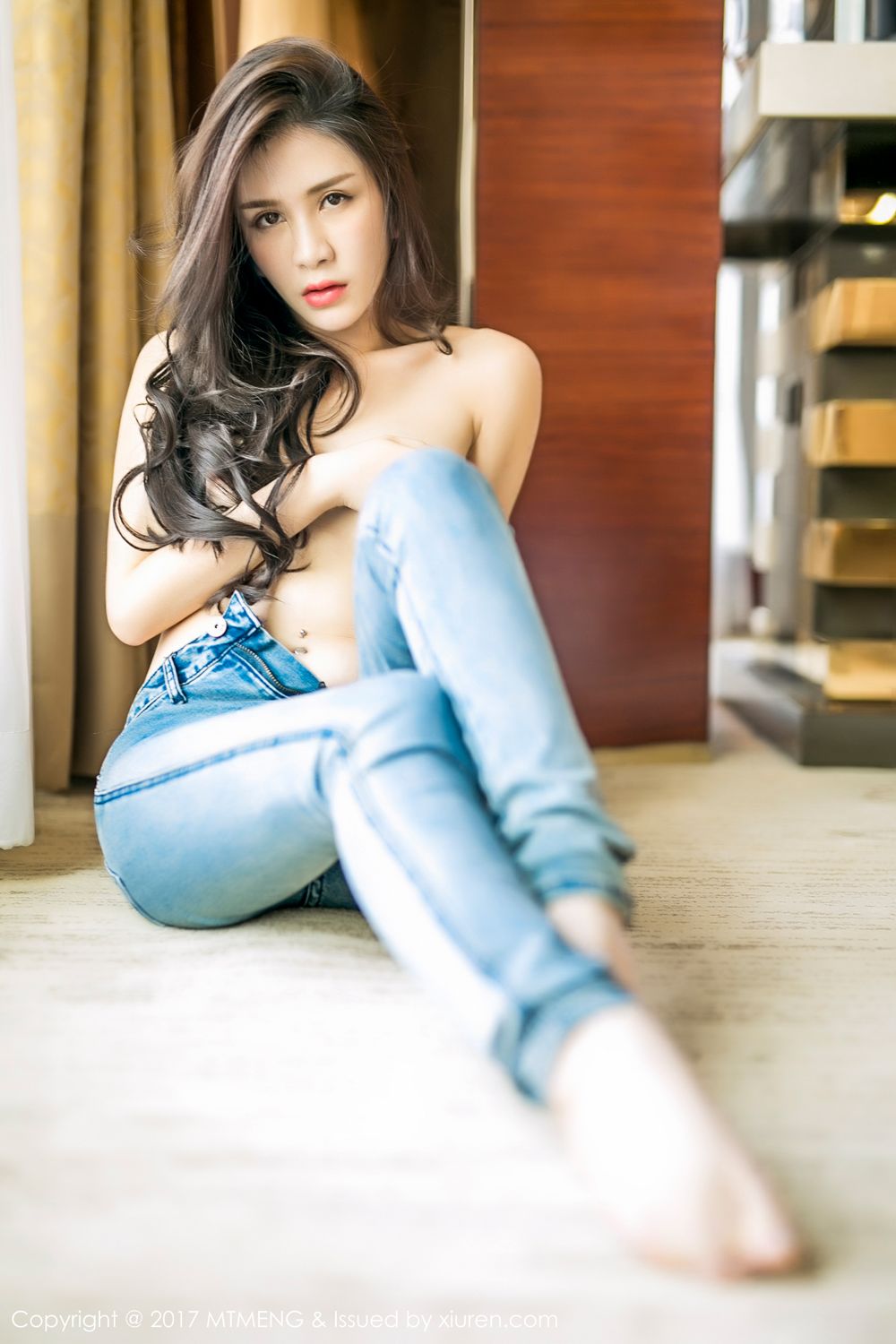 美人李李七七喜喜 香肩玉足牛仔服