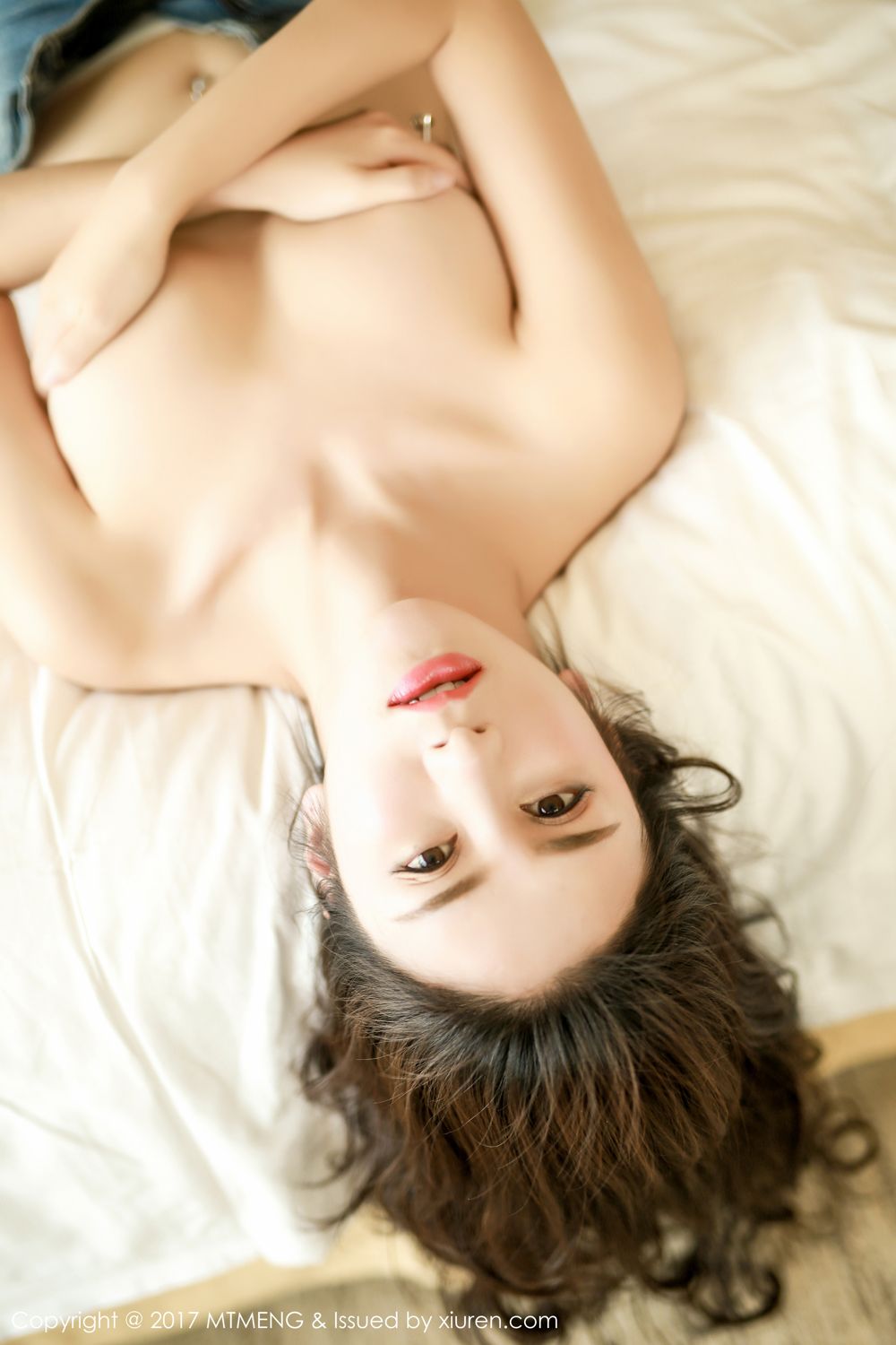 美人李李七七喜喜 香肩玉足牛仔服