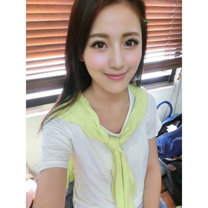 梁以辰(钟幸村) 原石美女私房照诱惑写真图