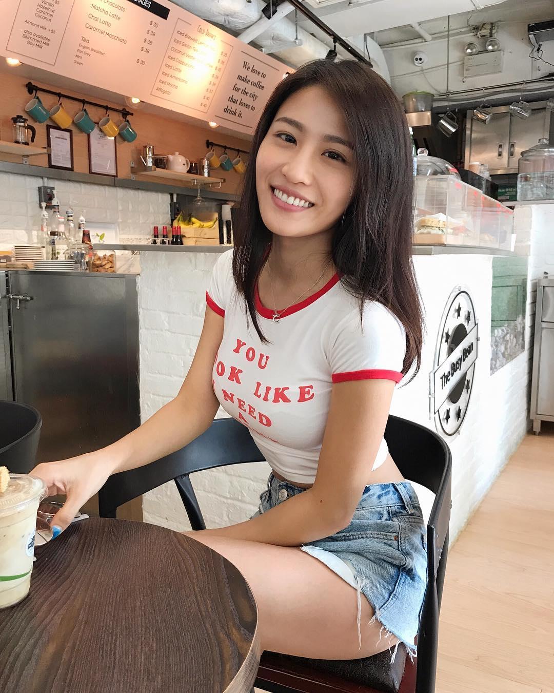 林芊妤练出惊人身段 纤细蛮腰非常吸睛