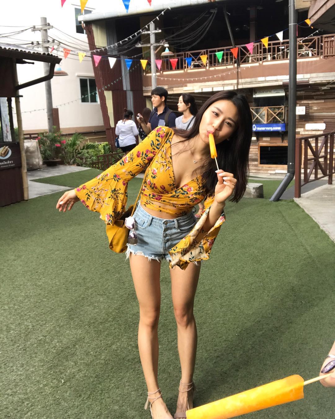 林芊妤练出惊人身段 纤细蛮腰非常吸睛