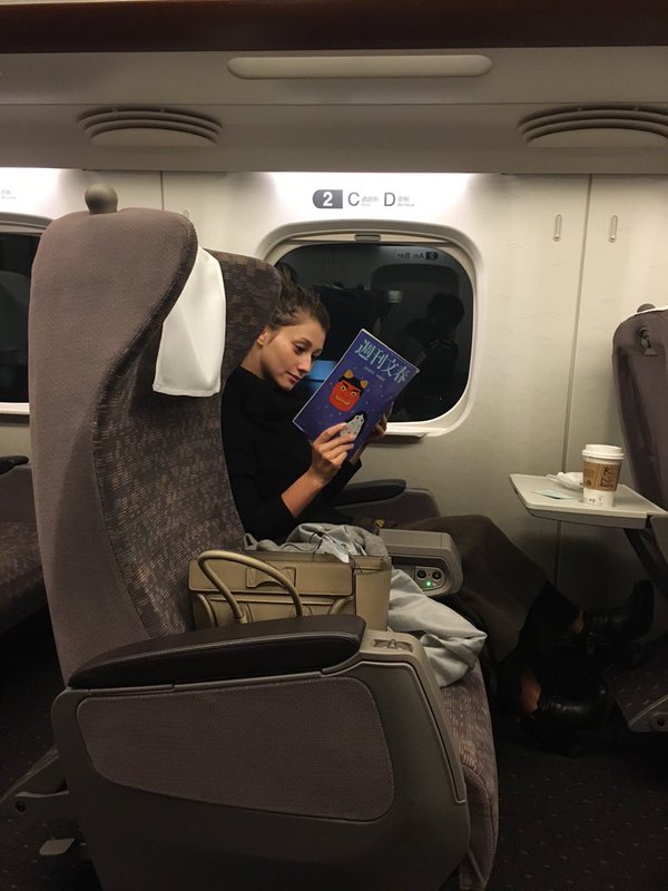 ダレノガレ明美 丰满胸部露出超性感