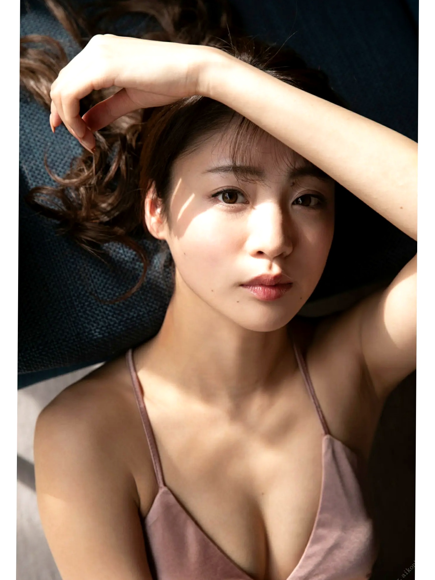 志田友美 - アイドルの魂は美脚に宿る 日系清新家居私房性感美腿写真