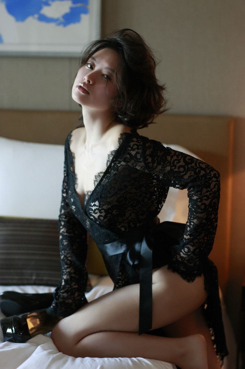 吉野纱香 引人注目的冷艳御姐美人