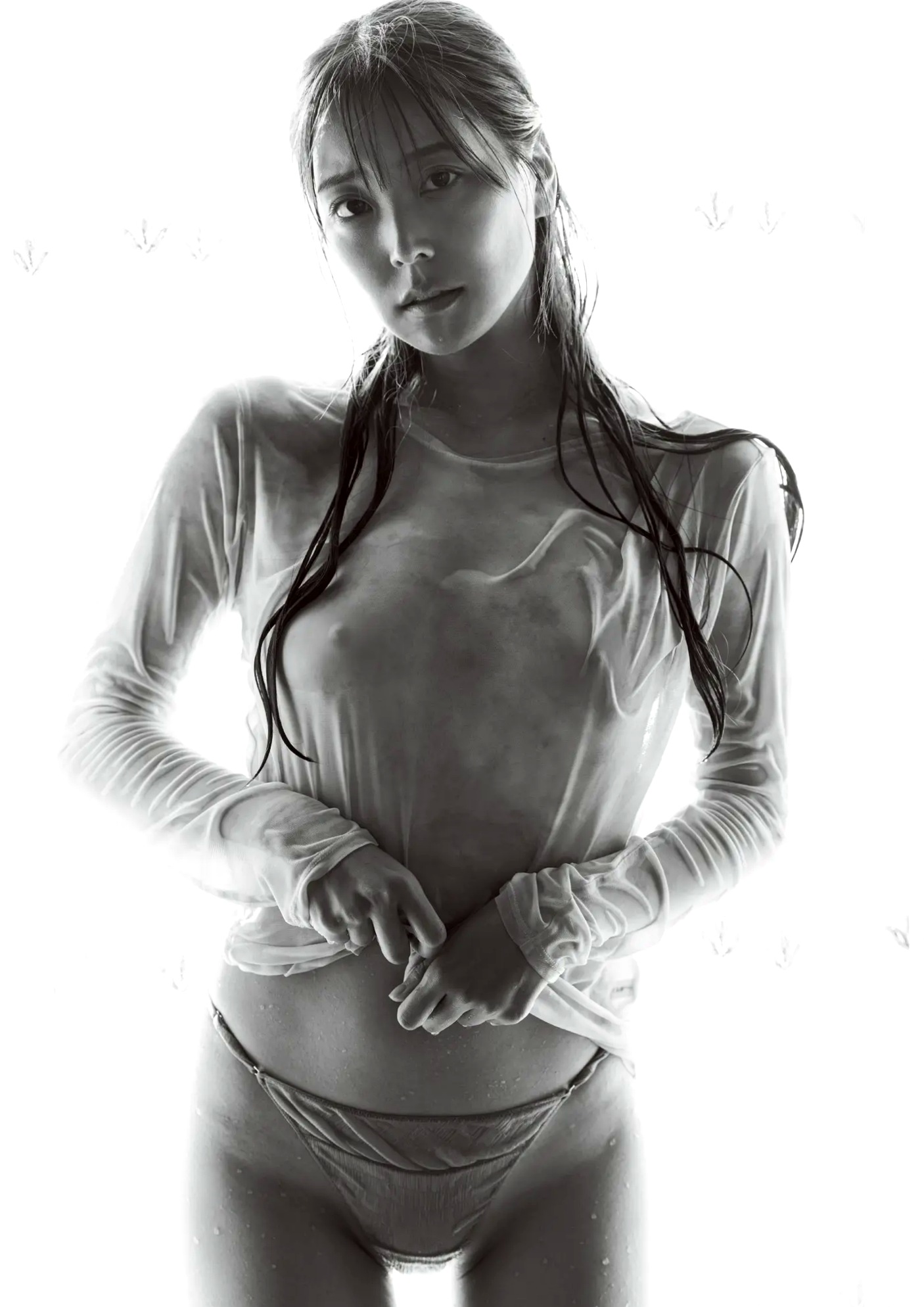 白間美瑠 - MERCI 户外泳池湿身黑色比基尼性感写真