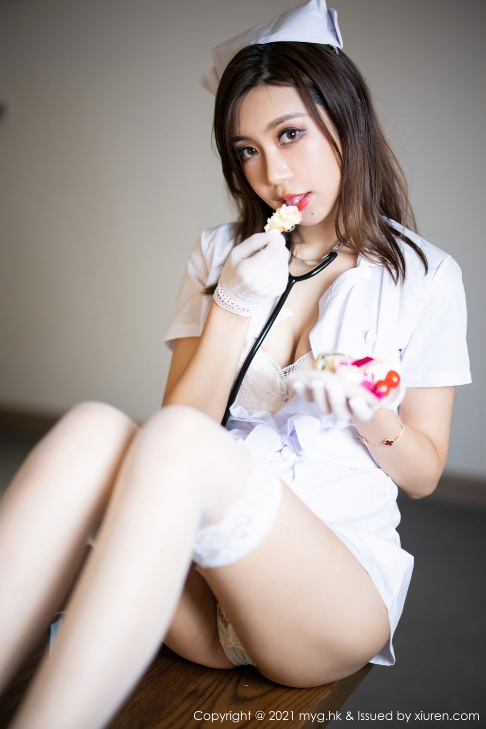 绮里嘉的杭州旅拍 护士制服主题系列