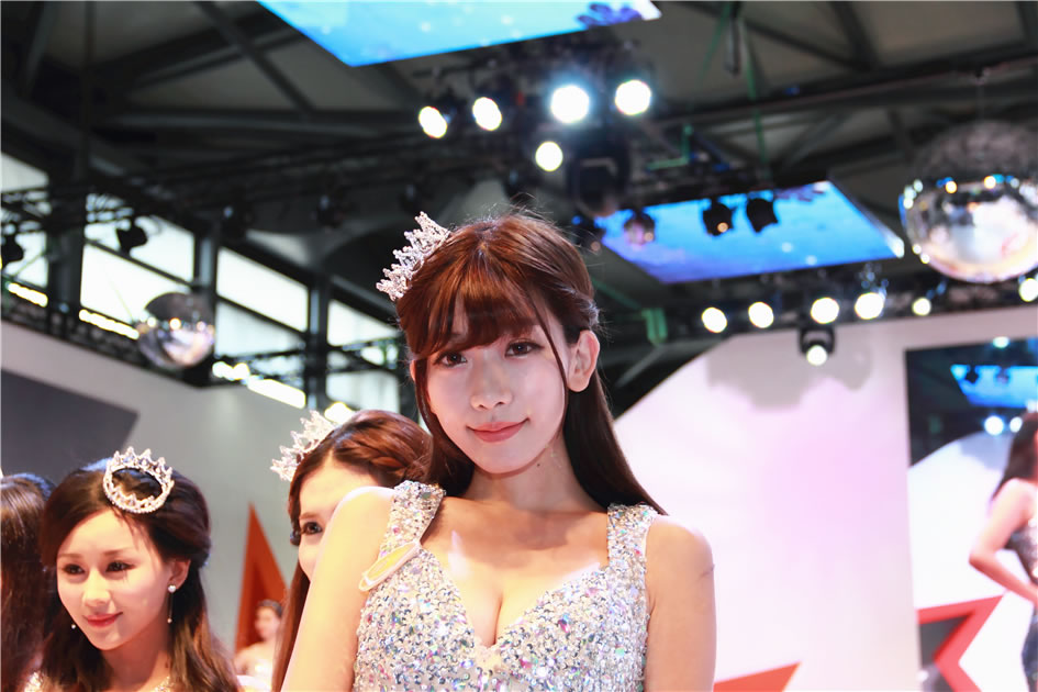 陈潇 游族网络青春美女酷似林志铃