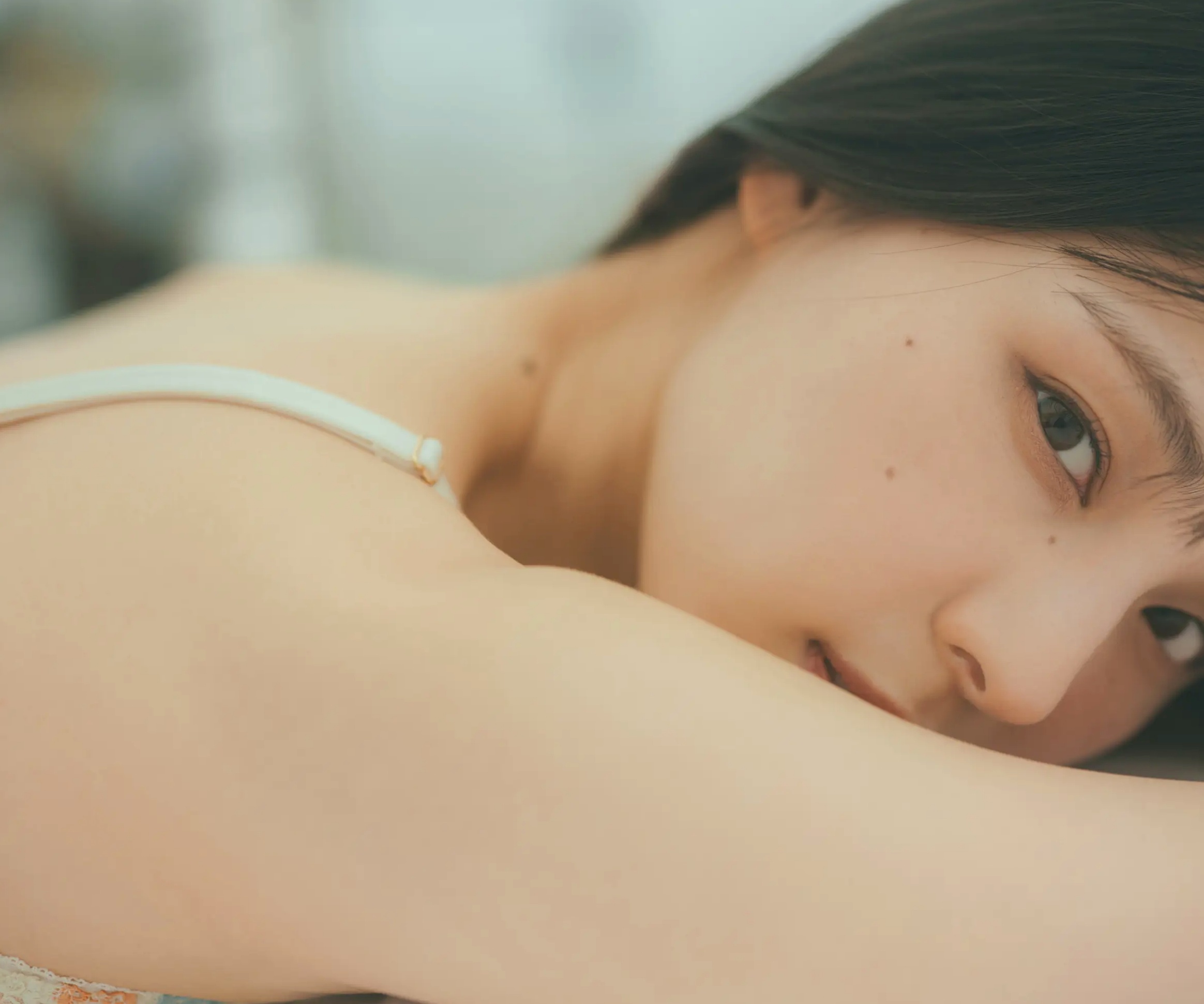 《相楽伊織 - more and more》日本女神泳池比基尼与清爽私房写真集