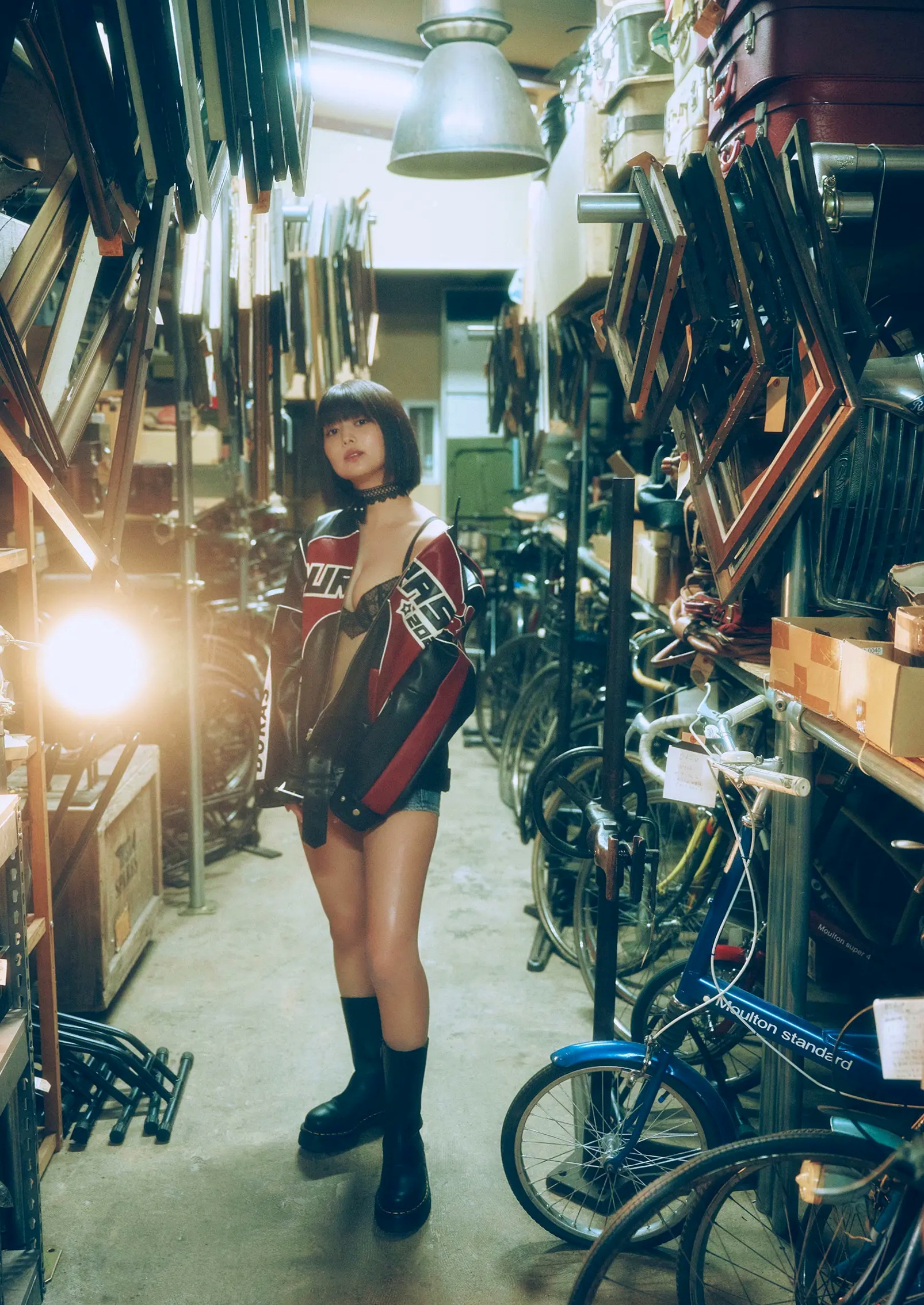《北野瑠華 - Shape of My Heart》复古内衣美腿与机车野性性感写真