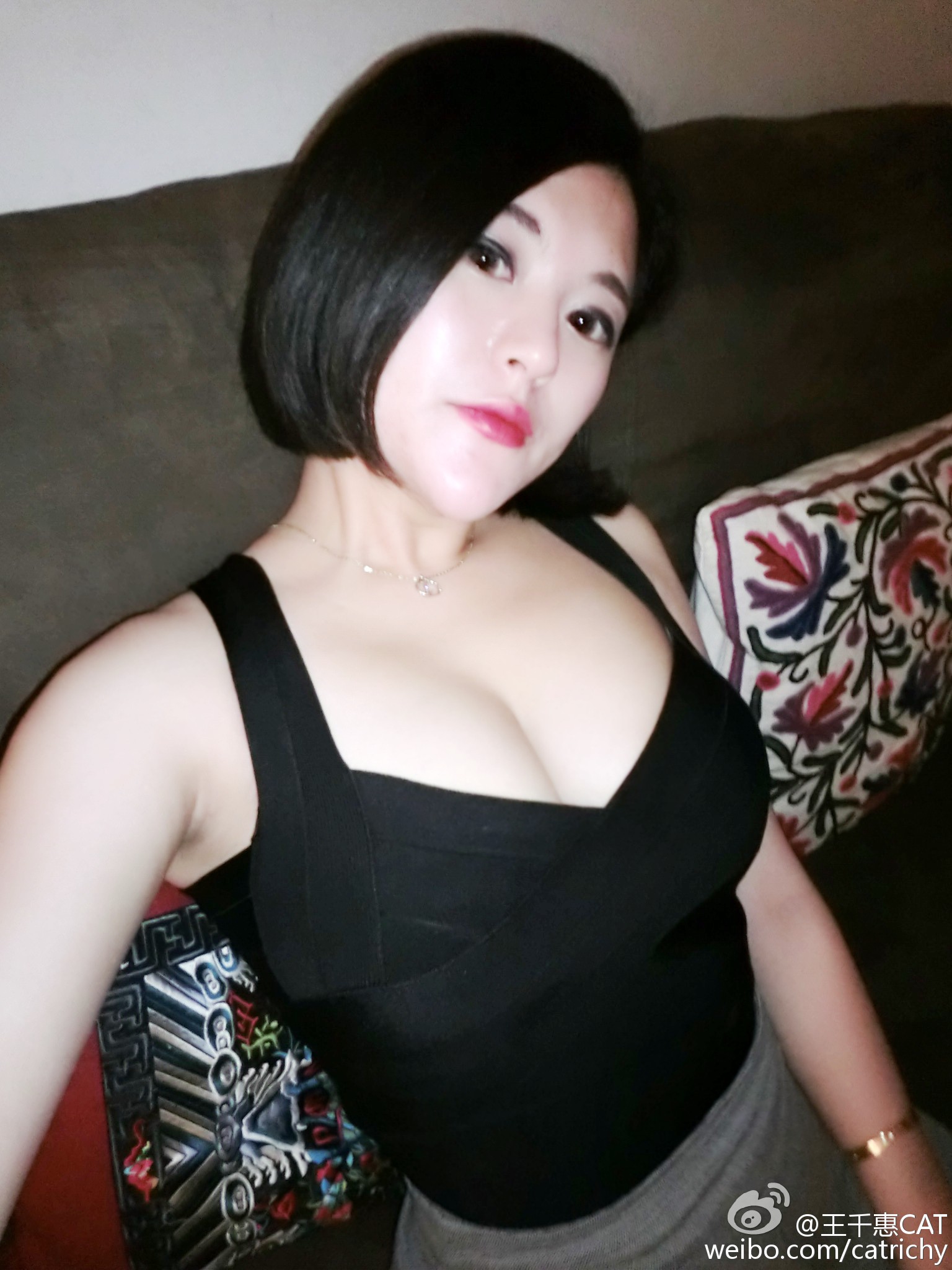 西瓜姐(王千惠) H杯美艳私房照诱惑写真图